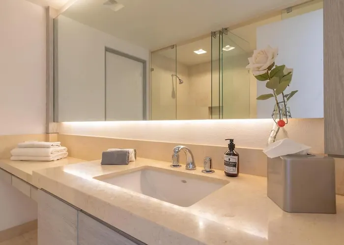 Spacious Urban Retreatwork&play In