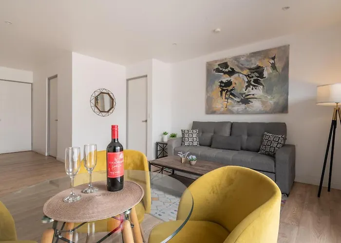 Spacious Urban Retreatwork&play In