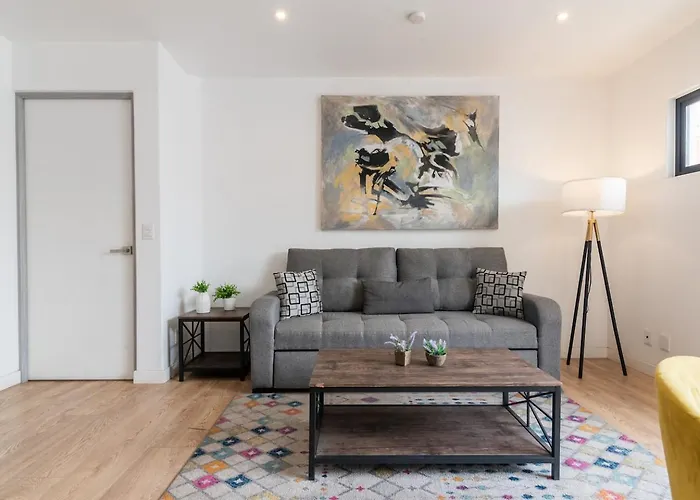 Spacious Urban Retreatwork&play In Apartamento
